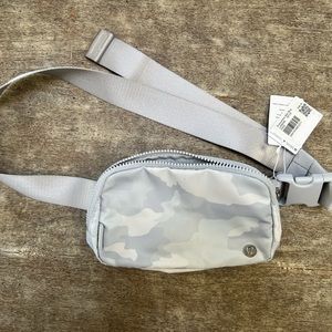 Lululemon Everywhere Belt Bag - Gray/Powder Blue Camo